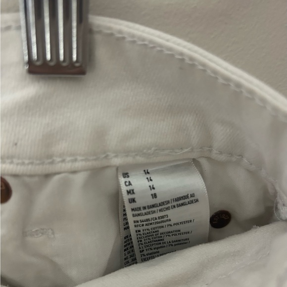 White shorts - Picture 3 of 3